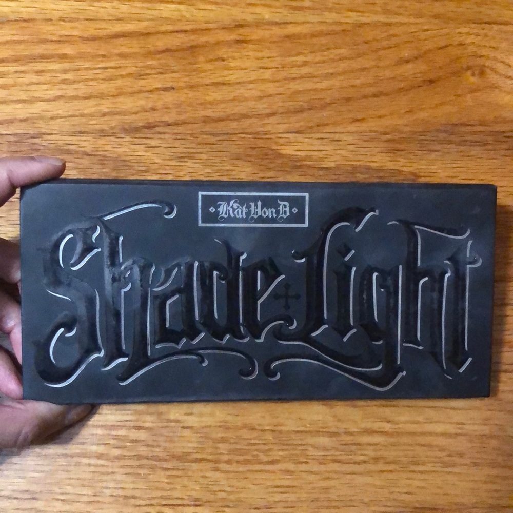 KAT VON D Shade & Light pallet
